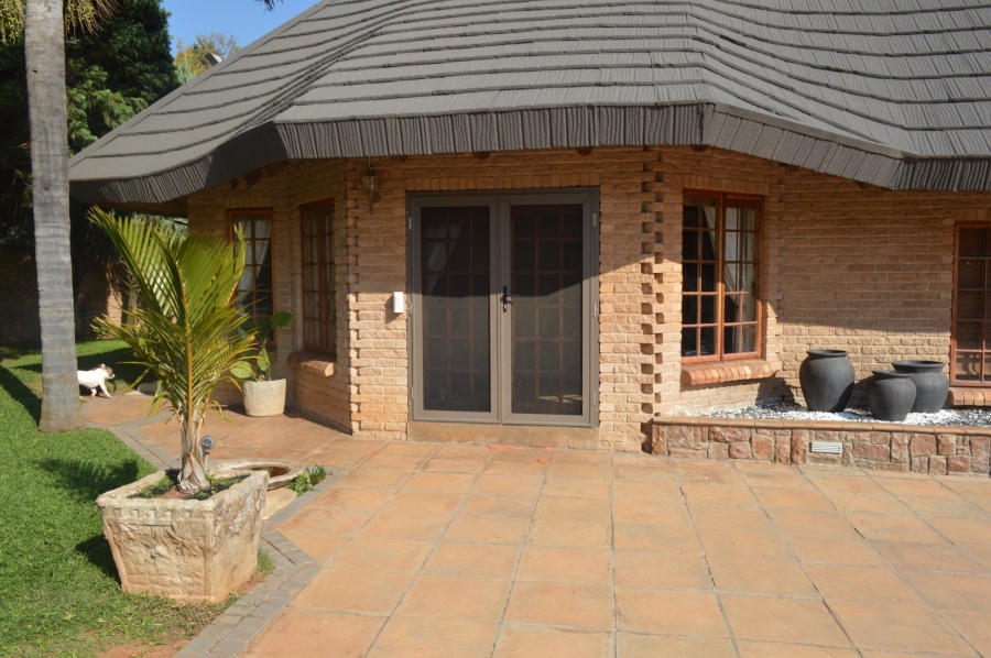 5 Bedroom Property for Sale in Wilkoppies North West